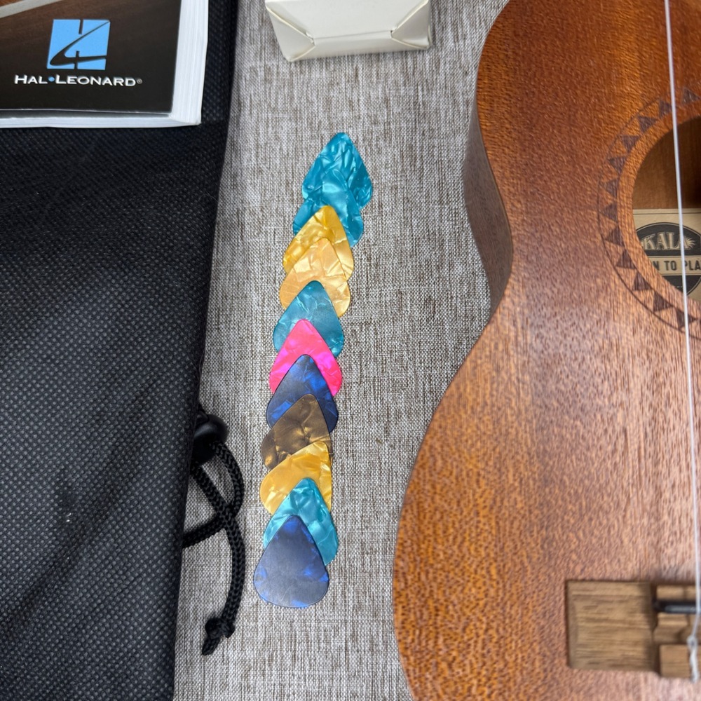 Kala Learn To Play Soprano Ukulele Starter Kit Mahogany KALA-LTP-S with Bag - Picture 4 of 7